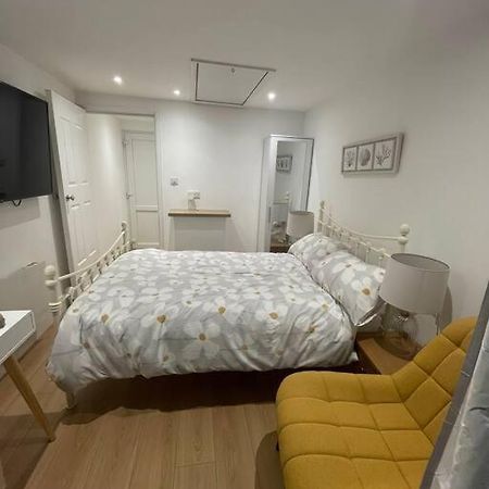 1 Bedroom Guest Suite Near City Centre. Gloucester Exterior foto