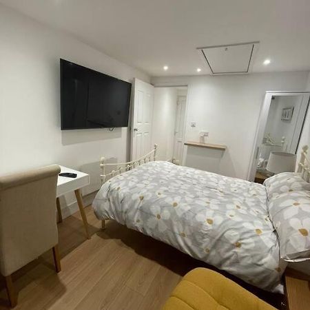 1 Bedroom Guest Suite Near City Centre. Gloucester Exterior foto